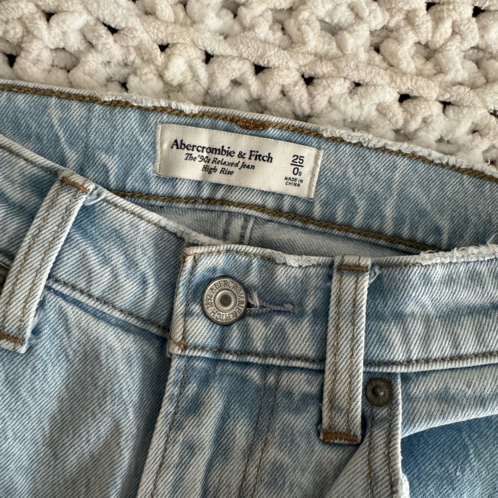 Abercrombie & Fitch 90s Relaxed High Rise Jeans
